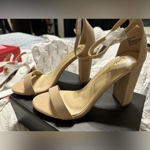NWT Lulu’s heels